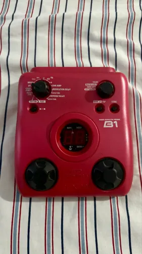 Pedaleira Zoom B1