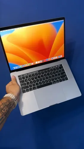 MacBook Pro i7 16GB RX560 PRO 4GB
