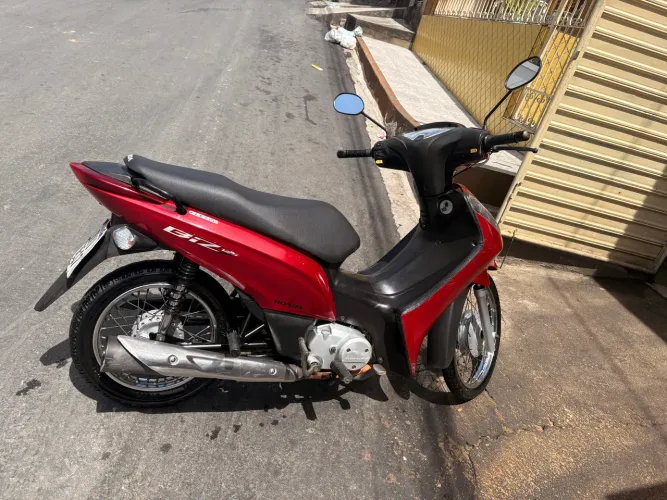 Vende-se Honda Biz Vermelha 2015