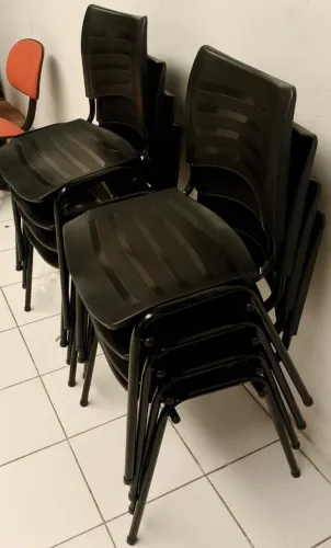cadeira fixa de polipropileno 150,00 à vista entrega grátis
