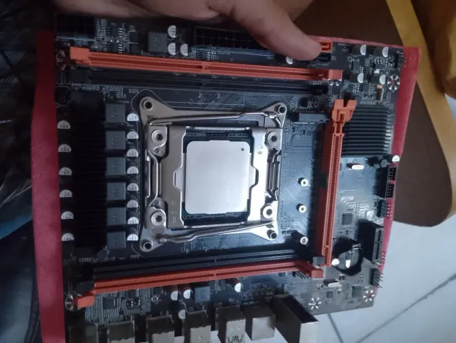 Kit Xeon e5 2670 v3 + 8gb ddr4 + SSD Kingston