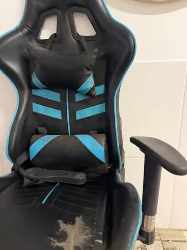 Cadeira Gamer Preta e Azul com Rodinhas