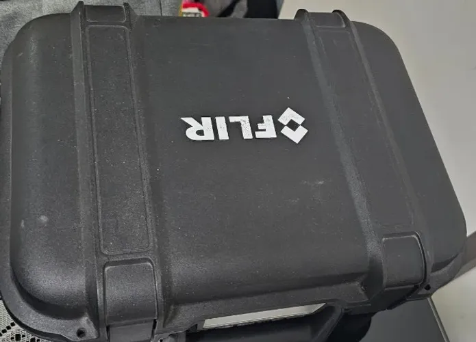 Camera térmica / termovisor FLIR E4 - Kit completo na maleta