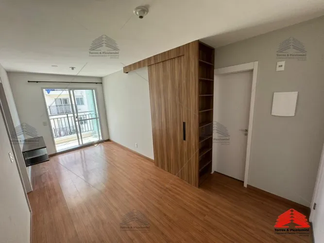 Apartamento 45m2 no metro Brás, 1 dormitório sendo suíte, sala 2 ambientes, cozinha, varan