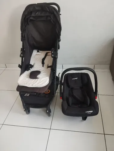 Carrinho de bebê com umconforto Voyage 