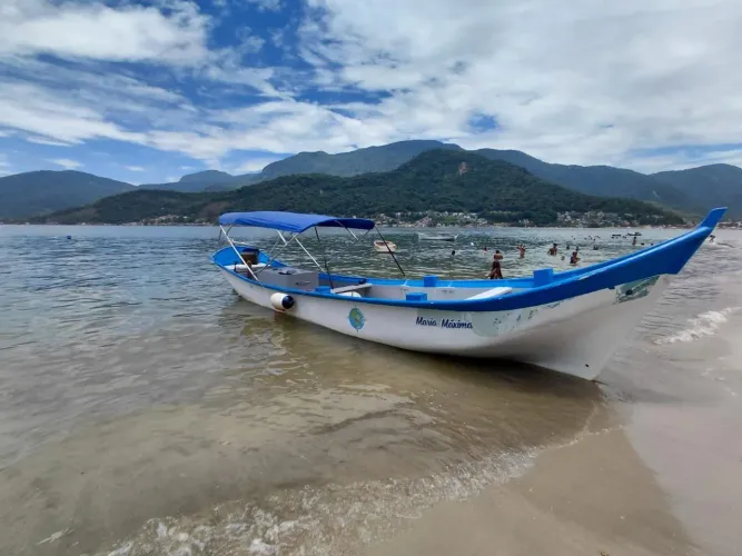 Vendo canoa de fibra nova 