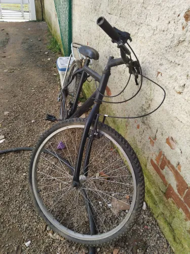 Bicicleta usada ,não tem marcha, pens bons no valor de 90,00 reais não faço entrega 
