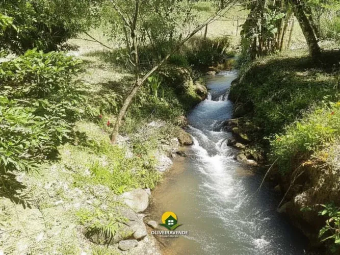 Sítio para Venda em Cachoeiras de Macacu, Papucaia, 2 dormitórios, 1 banheiro, 1 vaga