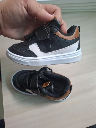 Tênis infantil tamanho 21 semi novo 30$ Retirada recanto Das Emas ou a combinar