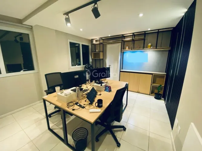 Sala Comercial de 225 m² no bairro Agronômica