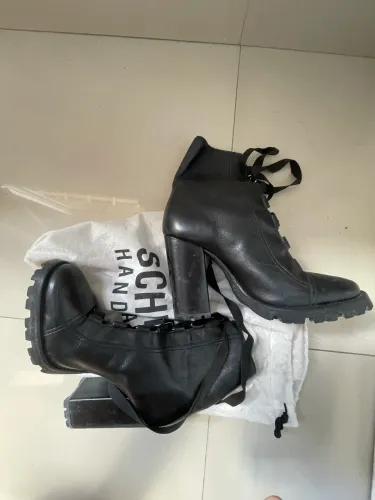 Bota Schutz Preta, n? 38 - Salto Grosso, Tratorada Cano Curto