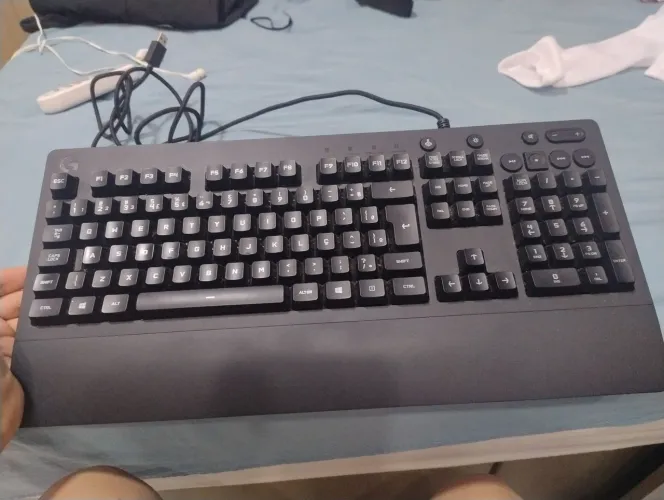 Teclado Logitech G213 semi novo 