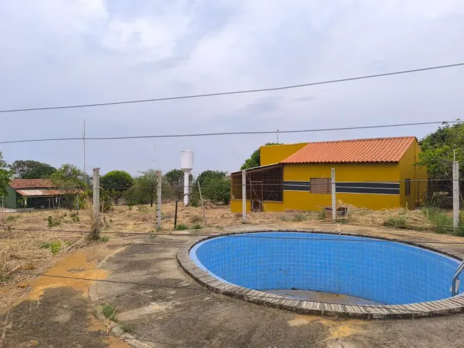 Chácara completa no Setor de Chácara Santa Maria, próximo ao Posto Advance