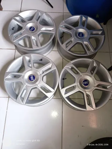 Rodas Fiat aro 15" com pneus 