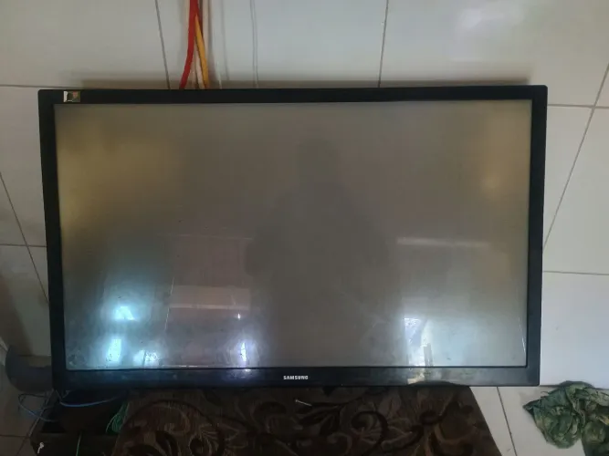 Tv Samsung 43 polegadas, com placa queimada