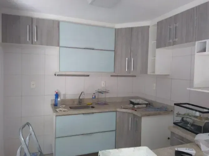Sobrado condomínio/ 3 dormit./ Suíte/ Armários/ Zona Leste/ 10 min. Centro