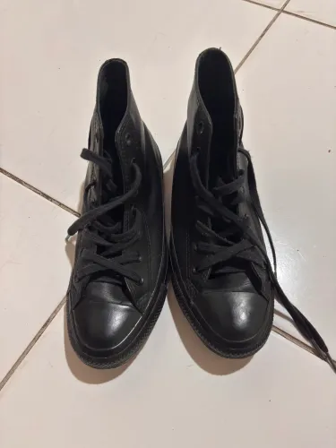 tênis all star converse cano alto, tamanho 37, na cor preta. modelo monochrome em couro