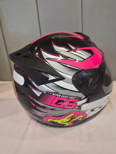 Capacete feminino número 58