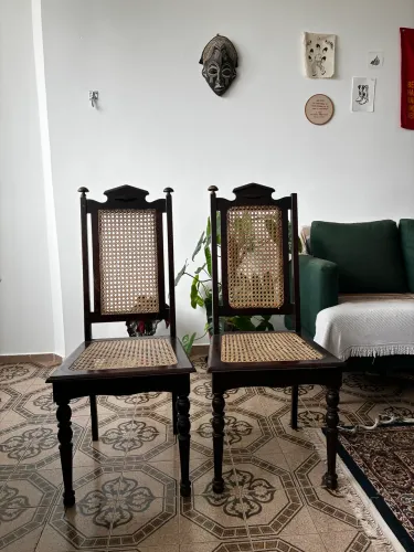 cadeira antiga com palhinha