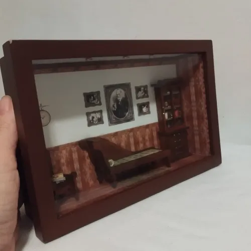 Quadro Diorama Miniatura Consultório de Freud - Rita Pires