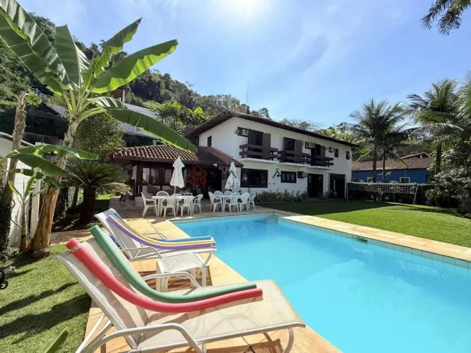 Bela casa com piscina no condomínio Porto Galo - Angra dos Reis/RJ