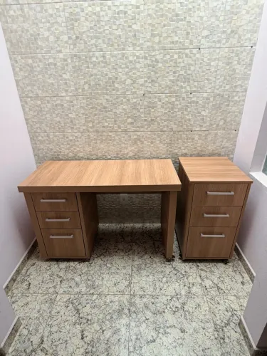 Mesa para escritório + gaveteiro em MDF