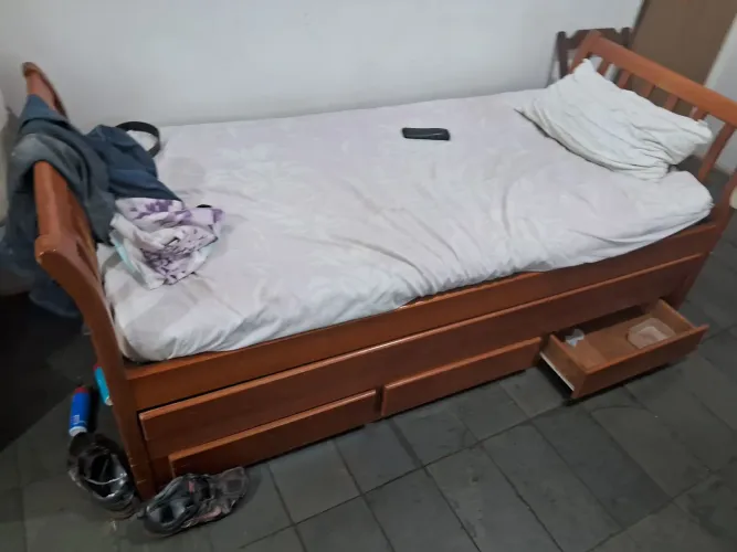 Cama solteiro com gavetas