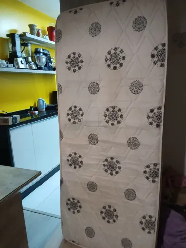Vendo colchão de solteiro