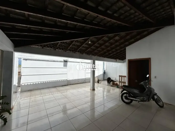 Casa residencial com 2 quartos disponível para venda no bairro Jardim Califórnia em Uberlâ