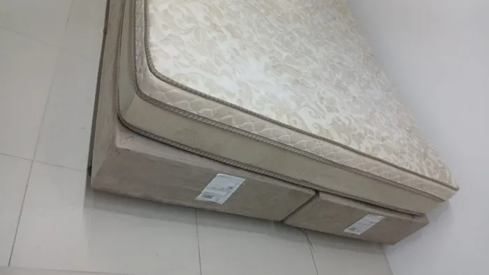 Linda cama box e colchão Queem size de casal ( $$ 680 ) *