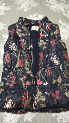 Jaqueta/colete preto floral, impermeável fora e flanelado dentro, quente, infantil. 