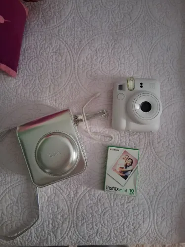 Camera Polaroid INTAX Mini 12 + Refil 10 fotos
