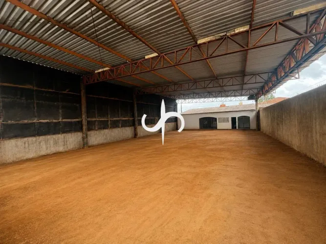 Galpão comercial de 490 m² em localização estratégica em Anápolis