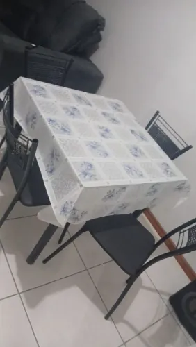 Vende-se mesa de vidro c/ 4 cadeiras