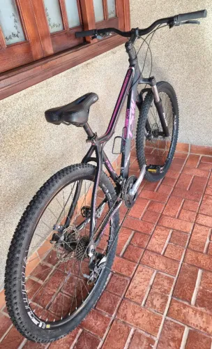 Bicicleta TSW Posh Aro 29 Shimano Acera freio a disco, quadro alumínio