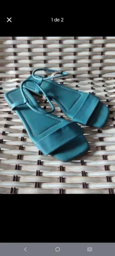 2 SANDÁLIAS NUM 35 POR R$ 10