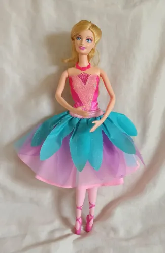 Boneca Barbie Sapatilhas Mágicas. Usada, com desgastes no pescoço
