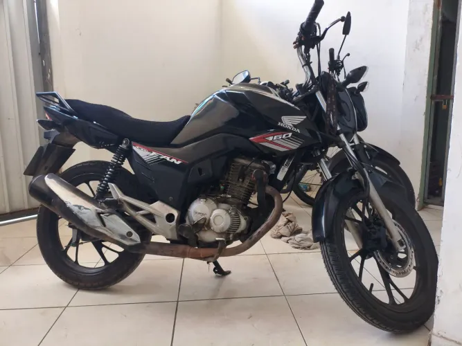 Moto Honda 160 preta