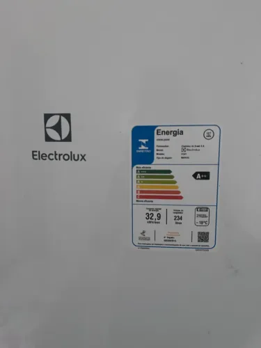 Freezer vertical eletrolux novíssimo