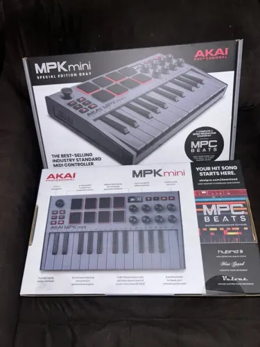 Akai Professional MPK Mini mk3 Portatil USB/MIDI Controlador