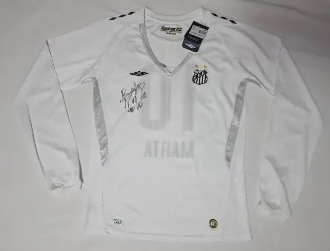 Linda e Rara Camisa Manga Longa do Santos Futebol Clube 2011 Autografada pela Rainha Marta