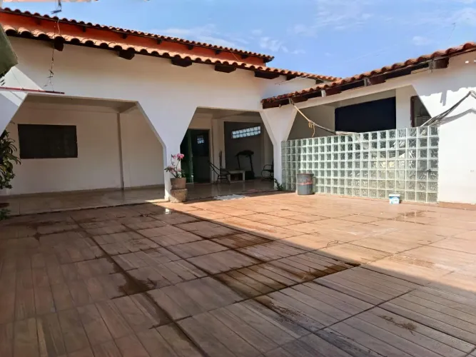 Casa na laje com 04 quartos no Bairro da Vitória - Goiânia - GO