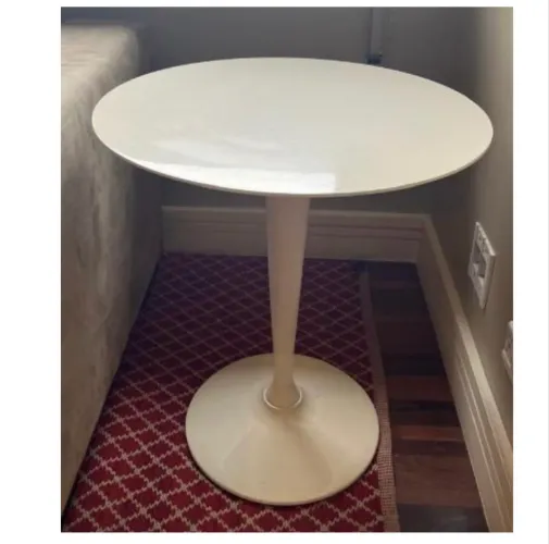 Mesa lateral branca