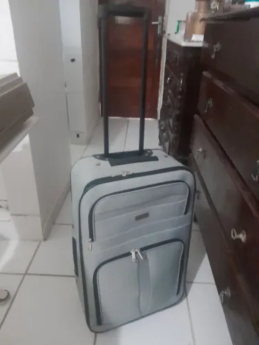 Mala para viagem Seminova 