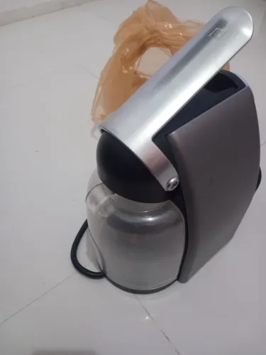Vendo uma cafeteira Nespresso,com defeito, quem adquirir valerá a pena consertar 