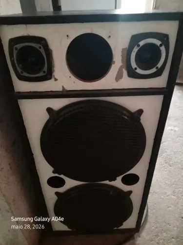 Vende-se. Vaixa de som. Em ótimo estado de uso. Excelente fará curte em família!!