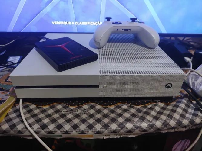 Xbox one s 1 terá com 7 jogos e um controle original