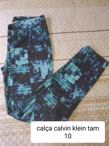 Calça feminina Calvin klein tam 10 anos