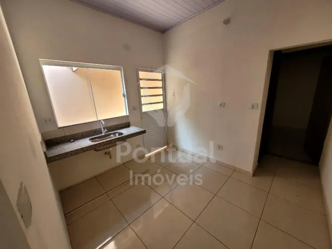 Casa com 2 dormitórios para locação,55.00 m², JARDIM IPANEMA, UBERLANDIA - MG