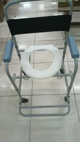 Cadeira de banho e sanitária 